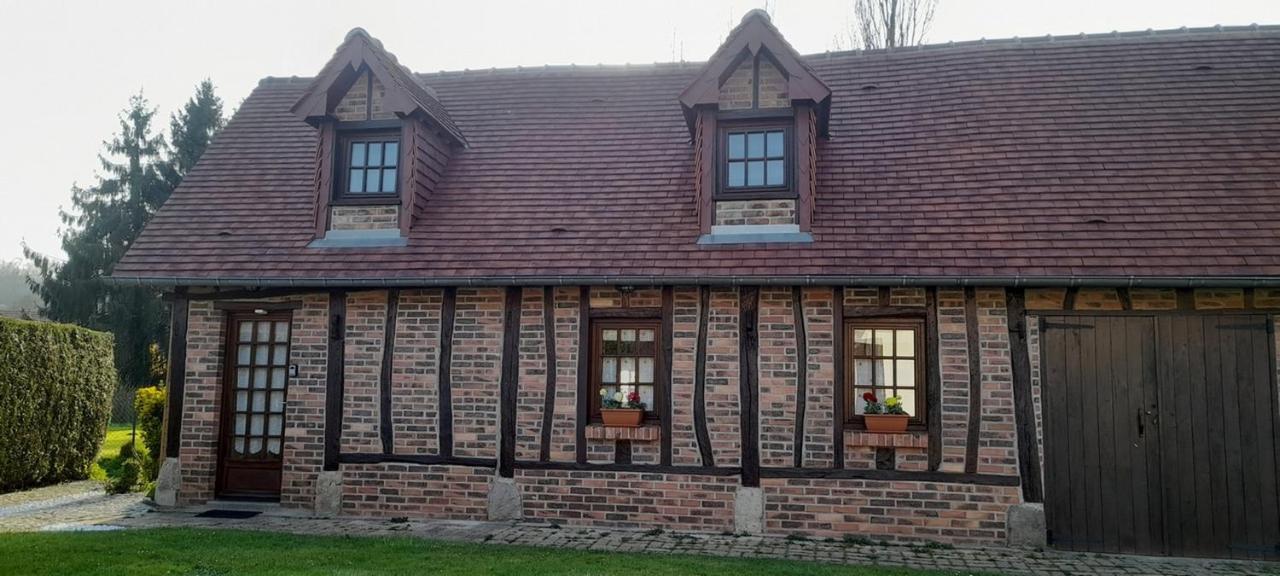 Le Petit Gite De La Varenne Saint-Hellier Экстерьер фото